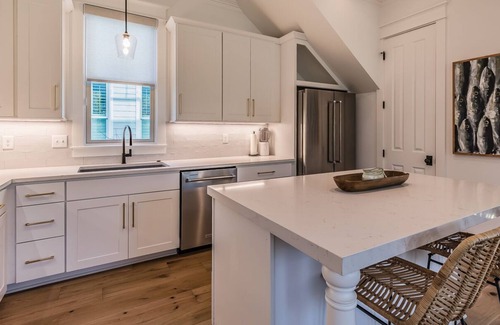 Habersham House | A Modern & Tranquil Abode - New Listing in Habersham