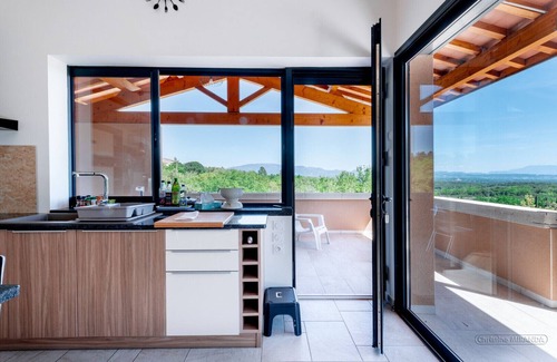 Reauville Villa | A modern villa with swimming pool and views in Drôme Provençale