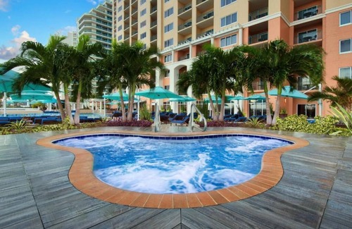 Central Beach Villa | A MUST STAY FOR SPRING BREAK! Perfect location, beach, pool, nite life! FUN FUN