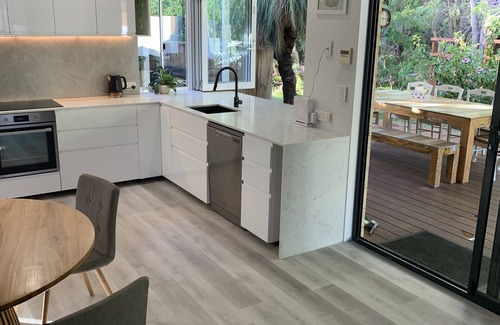 Dunsborough House | A nature haven within walking distance to beach/town with swim spa on the deck.