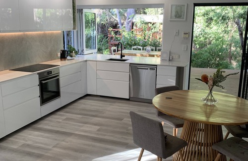 Dunsborough House | A nature haven within walking distance to beach/town with swim spa on the deck.