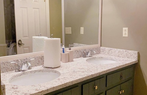 Huntsville Condo | A neat condo 8 minutes away from Down Town and Mall, and nearby many restaurants