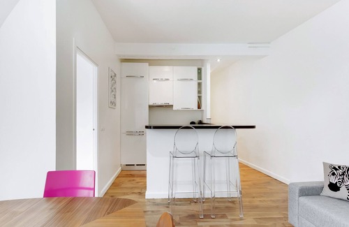 Saint-Germain-des-Pres Apartment | A Nice 1-BR in Saint Germain
