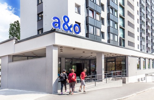 Strasnice Hotel | A&O Prague Rhea