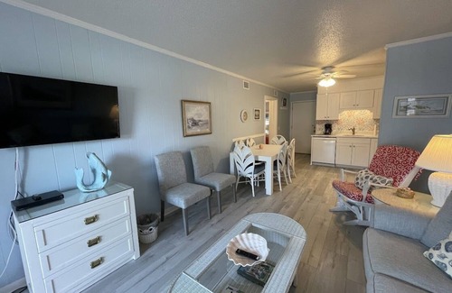 Murrells Inlet Condo | A Place at the Beach II 1C - Oceanfront in Garden City Beach