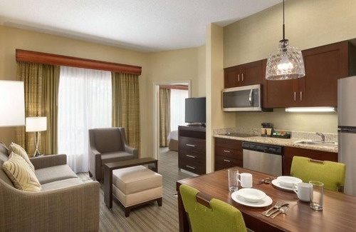 Feather Sound Hotel | A Place to Unwind, Unplug, and Recharge! Full Kitchen, Free Breakfast, Pool!