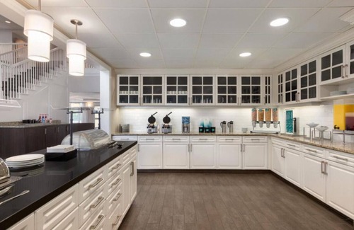 Feather Sound Hotel | A Place to Unwind, Unplug, and Recharge! Full Kitchen, Free Breakfast, Pool!