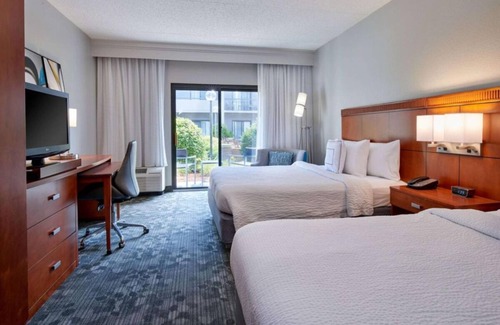 Eden Prairie Hotel | A Place You'll Surely Enjoy! Onsite Pool, Pets Allowed with Fee