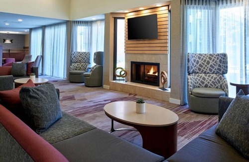Eden Prairie Hotel | A Place You'll Surely Enjoy! Onsite Pool, Pets Allowed with Fee