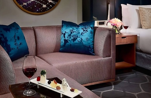 Uptown Hotel | A Place You'll Surely Enjoy! w/Pool, Short Drive to Houston Zoo, Pet-Friendly!