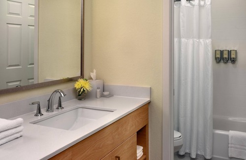 Westlake Hotel | A Place You'll Surely Enjoy! 4 Family-friendly Units, Pool & Parking