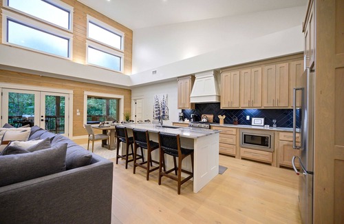 Broken Bow Cabin | A private, bright, modern rustic cabin – surrounded by trees.
