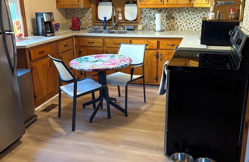 Bolivar House | A private home in historic Bolivar with a hot tub and yard. Pet friendly!