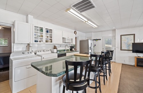 Mooresville House | A quaint and cozy lakefront getaway. Pet friendly and boat slip provided.
