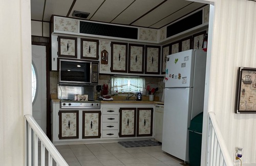 Okeechobee House | A quaint water front getaway!