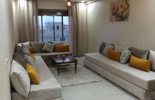 Medina Apartment | A quiet apartment 3 mins walk to the beach with high speed internet and netflix