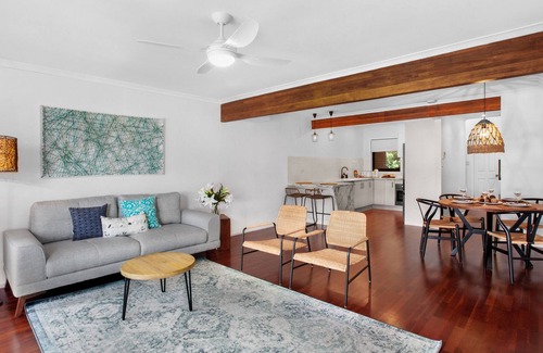 Mermaid Waters Apartment | A quiet beach place in a family neighborhood