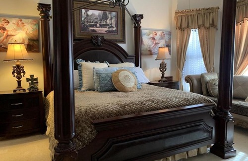 Cliftondale House | A Rare Gem Perfect Getaway 20 Min Frm Airport Luxury home, 6 bedrooms