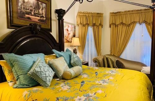 Cliftondale House | A Rare Gem Perfect Getaway 20 Min Frm Airport Luxury home, 6 bedrooms