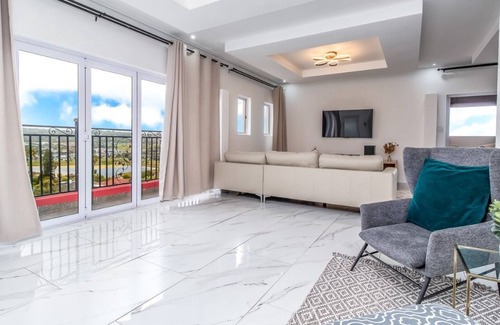 Eikenbosch House | A Rare Minimalist concept in a Quiet Location with Heavenly's view