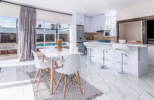 Eikenbosch House | A Rare Minimalist concept in a Quiet Location with Heavenly's view