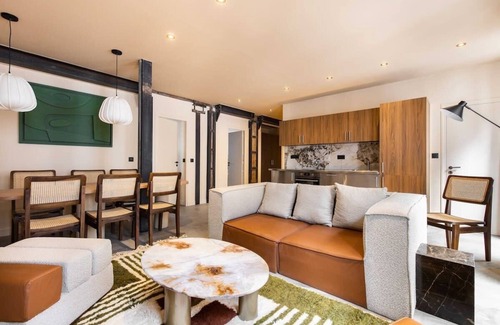 Paris City Center Apartment | A Realm of Luxury-Beautifully tucked between Louvre ,Ile de la Cité &Pont Neuf