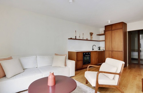Quartier de l'Ecole-Militaire Apartment | A Refined 2-BR in Saint-Germain