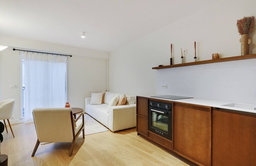 Quartier de l'Ecole-Militaire Apartment | A Refined 2-BR in Saint-Germain