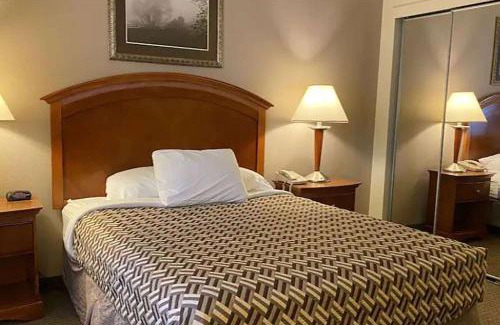 Fairplay Hotel | A Riverside Inn Travelodge by Wyndham