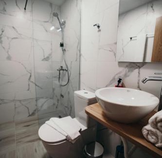Qender Apartment | A rustic private cottage with 1 bedroom in center