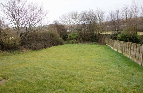 Clynnogfawr Cottage | A Semi-detached cottage with open plan living space, located in a fabulous setting.