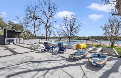Kingsland House | A Shore Thing-Lakefront w/huge sandy beach, & pool