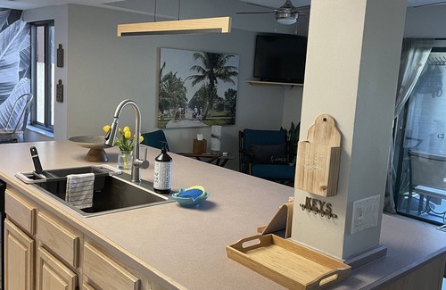 Clermont Condo | A short stroll to Clermont & a quick bike/drive to Lake Minneola trails & beach.