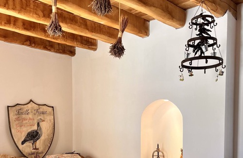 Castelnaud-la-Chapelle Cottage | A SINGLE Gîte with large heated swimming pool, large garden and view of the forest