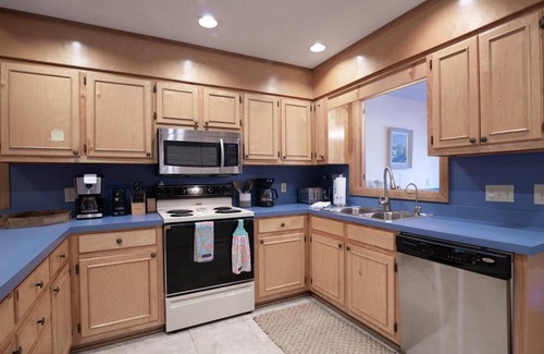 North Litchfield Beach House | A Some Place Special Minutes to Beach Sleeps 10
