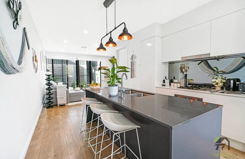 Woodforde House | A spacious and bright two-bedroom house in the Woodforde core area