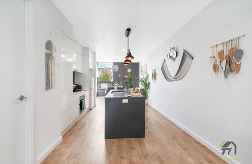 Woodforde House | A spacious and bright two-bedroom house in the Woodforde core area