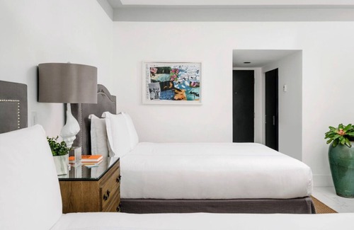 City Center Resort | A Spectacular Retreat in the Heart of South Beach! Pets Allowed! Swimming Pool!