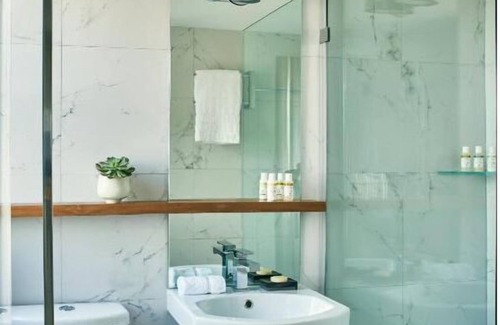 City Center Resort | A Spectacular Retreat in the Heart of South Beach! Pets Allowed! Swimming Pool!