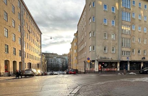 Alppiharju Apartment | A studio apartment with workspace