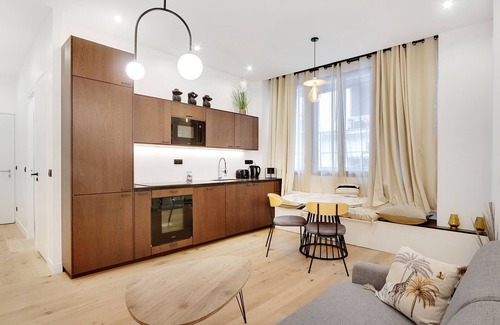 Bercy Apartment | A Stunning 2-BR/2BA in Reuilly-Diderot