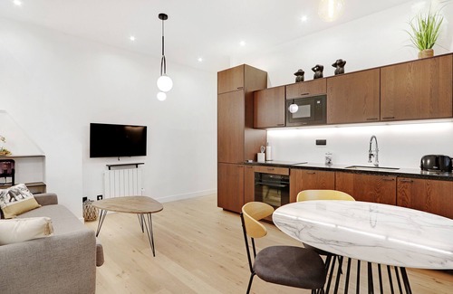 Bercy Apartment | A Stunning 2-BR/2BA in Reuilly-Diderot