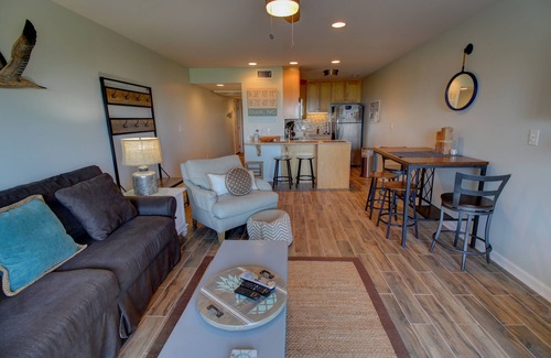 Duck Condo | A Stunning Oceanfront Condo, Flex-Stay with Minimum 3-4 Nights