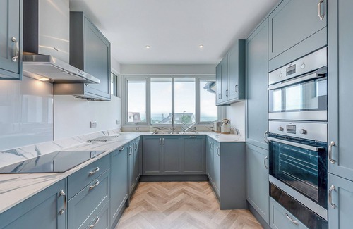 Littlehampton Apartment | A stunning two-level seaside retreat with incredible sea views.