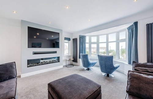 Littlehampton Apartment | A stunning two-level seaside retreat with incredible sea views.