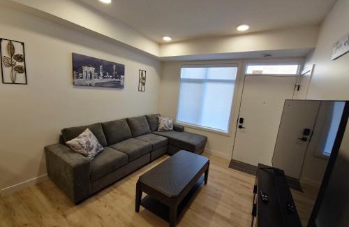 Southeast Calgary Apartment | A stylish 2 BDR with a blend of cozy and peace!