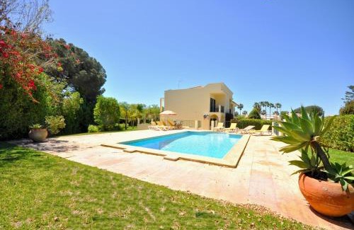 Vilamoura Villa | A stylish villa with a private pool, short drive from the centre, free AC Wifi