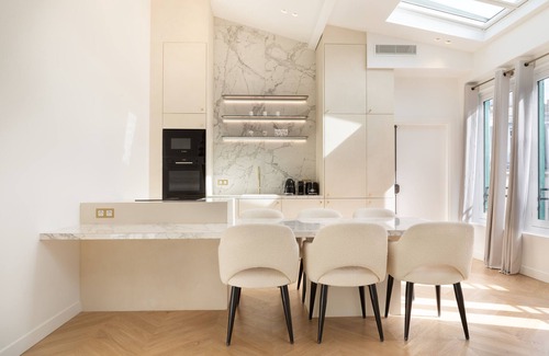 Quartier du Mail Apartment | A Sublime 2-BR/2-BA in Louvre - Montorgueil