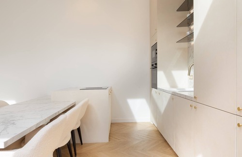 Quartier du Mail Apartment | A Sublime 2-BR/2-BA in Louvre - Montorgueil
