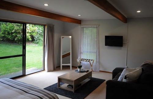 Lynmore House | A 'Suite' Rotorua Retreat